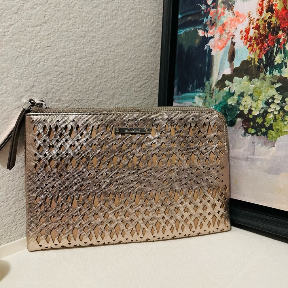 💕😻 Stella & Dot Metallic Gold Clutch